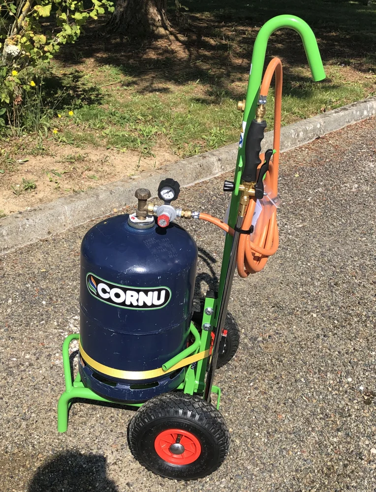 Désherbeur à flamme directe Cornu C.FLAM PRO sur chariot deux roues